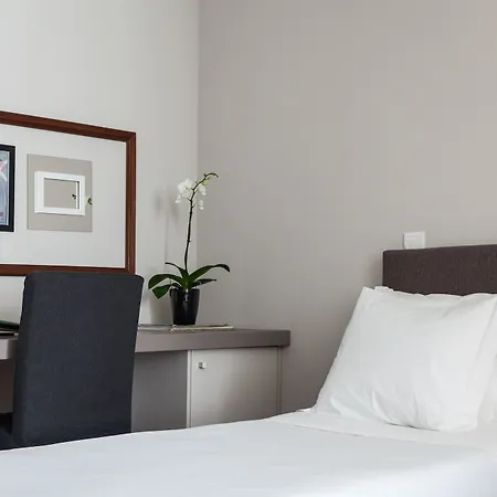 B The Guest Downtown Hotel Porto Exterior photo