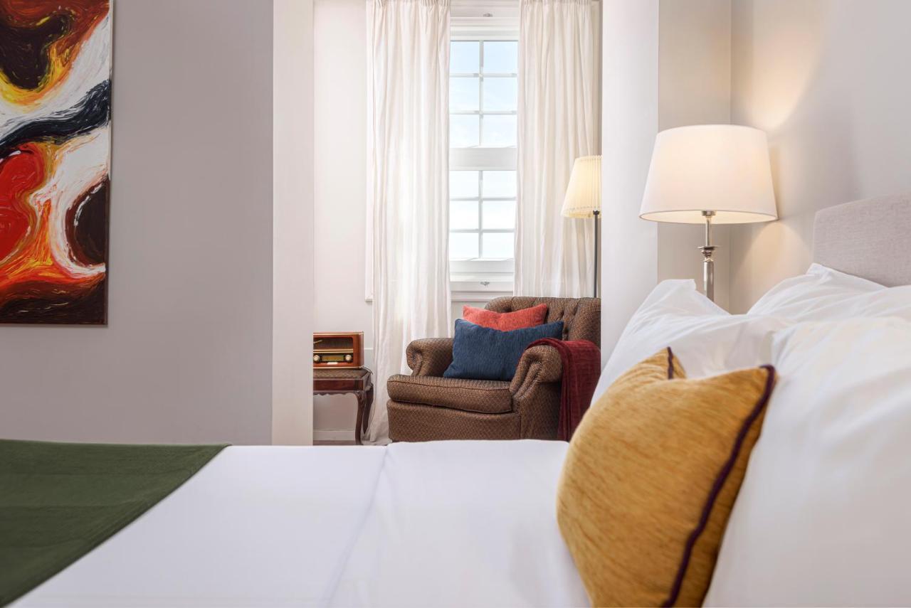 B The Guest Downtown Hotel